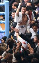(2)Former champ Tatsuyoshi stops Thailand's Ploenchit